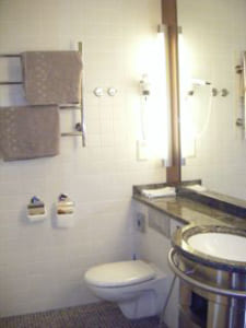 サンタクロースホテルの部屋内トイレ